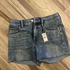 Brand new shorts never worn them, they didn’t fit me.